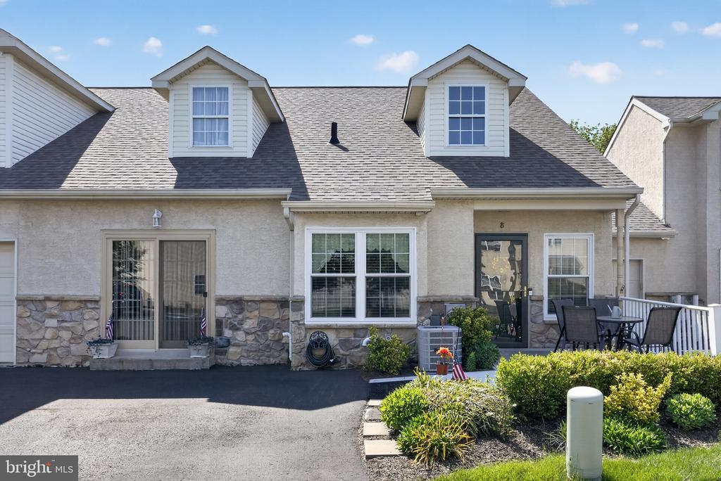 8 STUART DRIVE 8