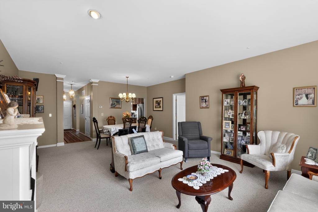 8 STUART DRIVE 8