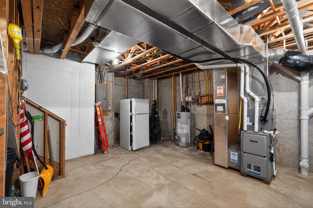 8 STUART DRIVE 8