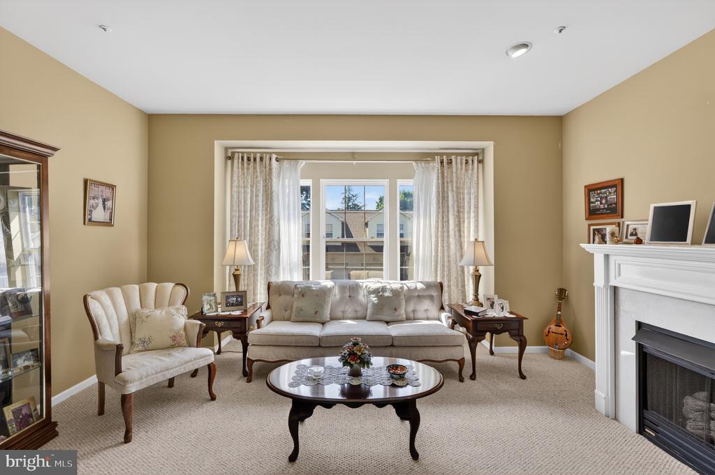 8 STUART DRIVE 8