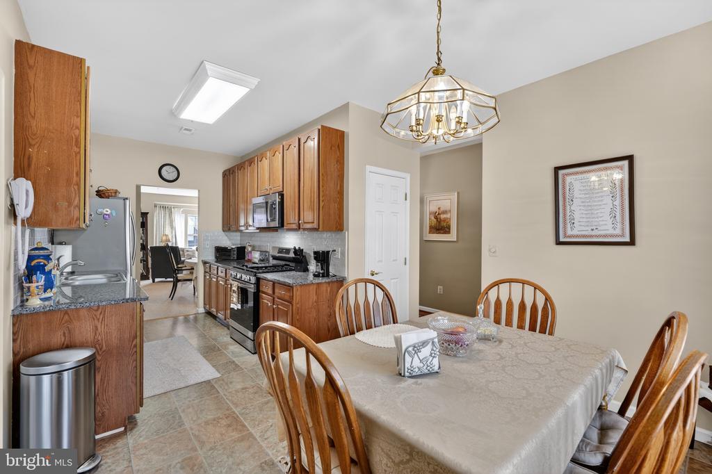 8 STUART DRIVE 8