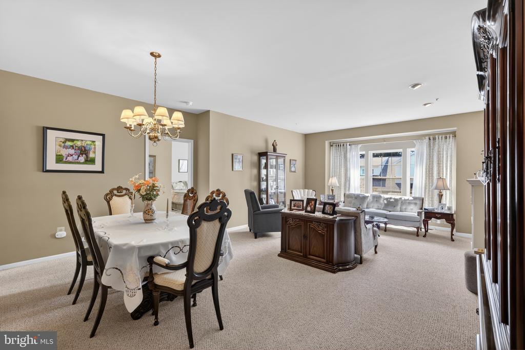 8 STUART DRIVE 8
