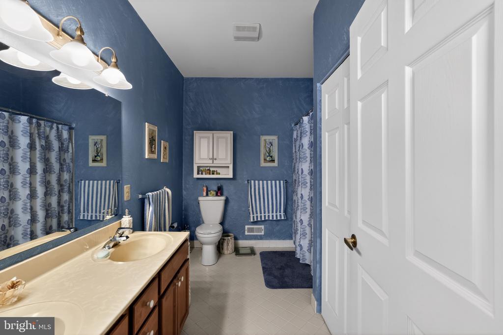 8 STUART DRIVE 8