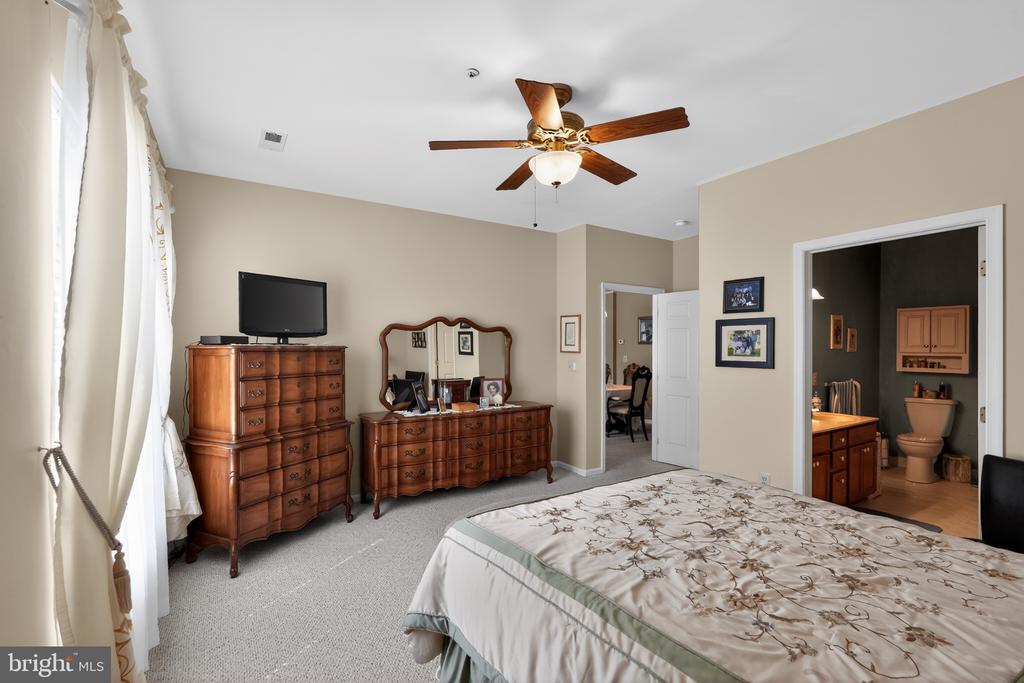 8 STUART DRIVE 8