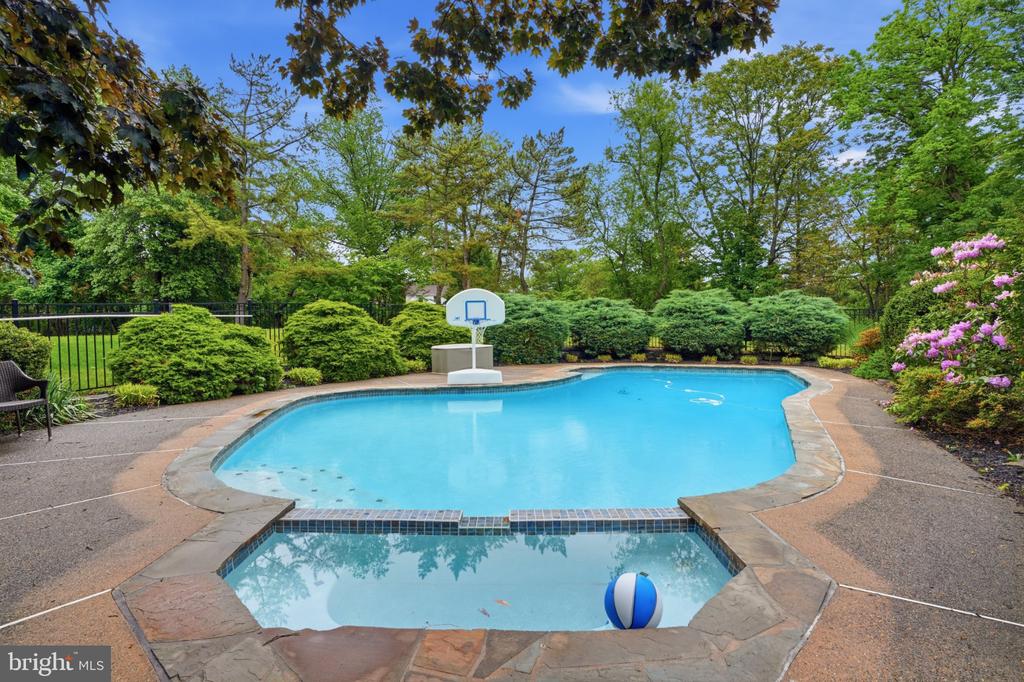 1619 SHEPARD DRIVE