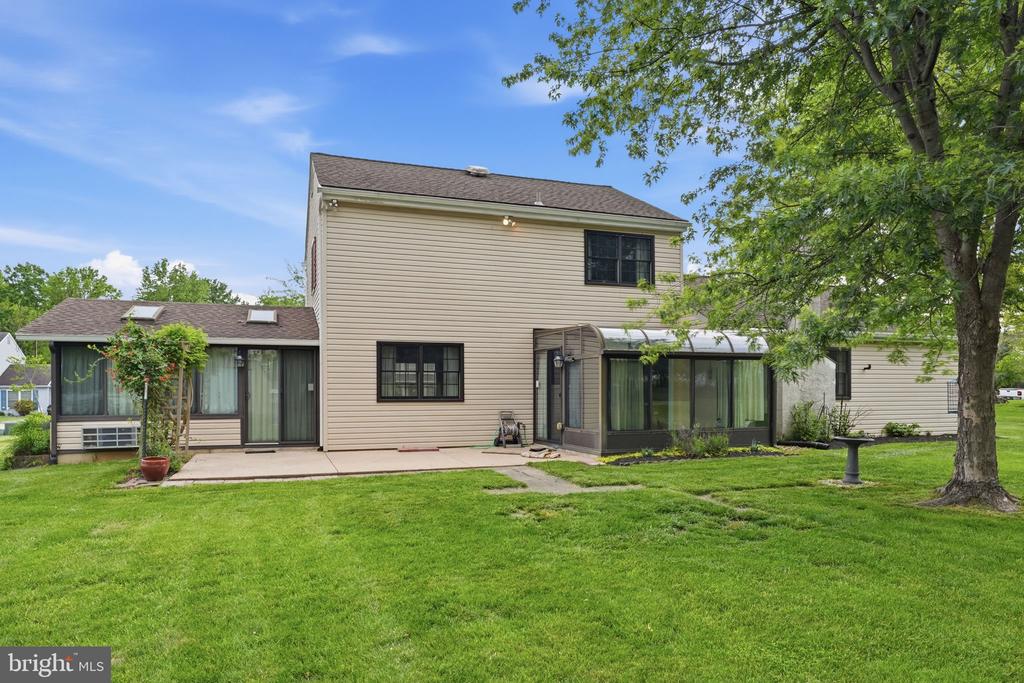 2049 HAWTHORNE LANE