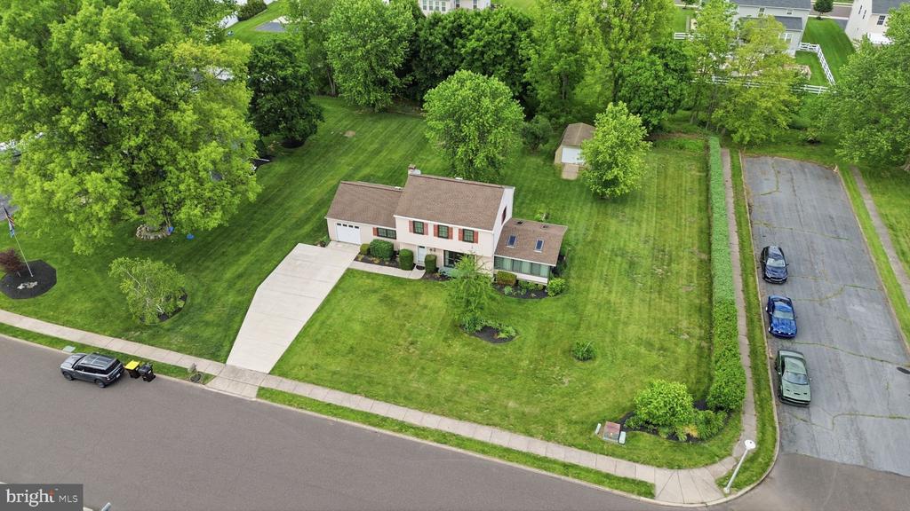 2049 HAWTHORNE LANE
