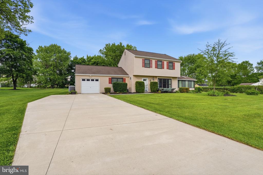 2049 HAWTHORNE LANE