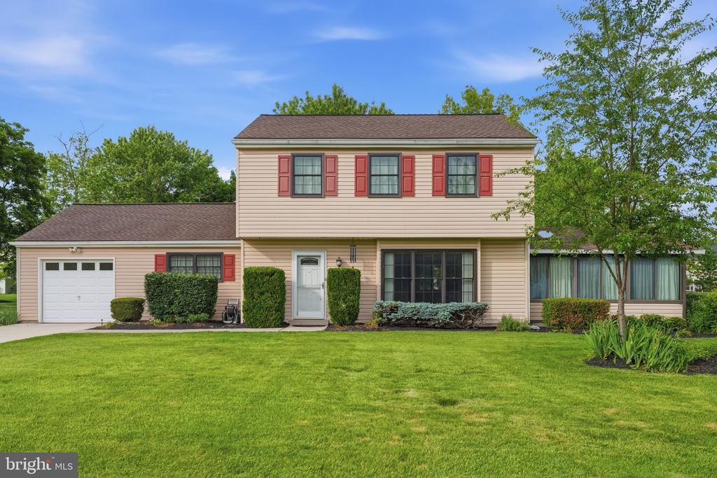 2049 HAWTHORNE LANE