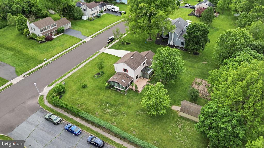 2049 HAWTHORNE LANE