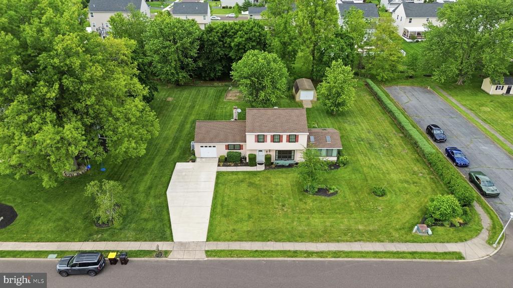 2049 HAWTHORNE LANE