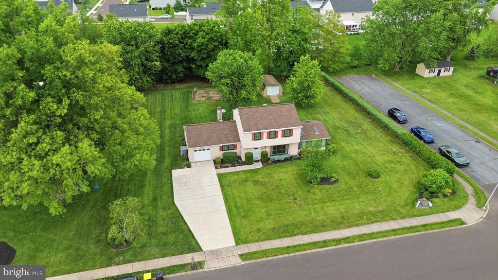 2049 HAWTHORNE LANE