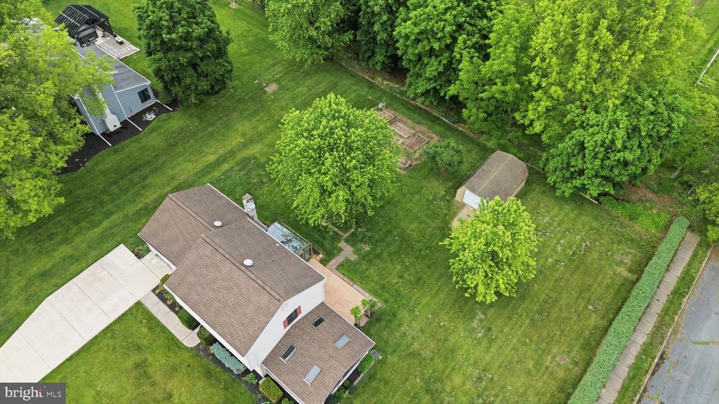 2049 HAWTHORNE LANE