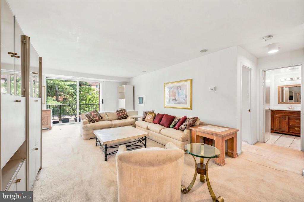 1637 OAKWOOD DRIVE CONDO 321