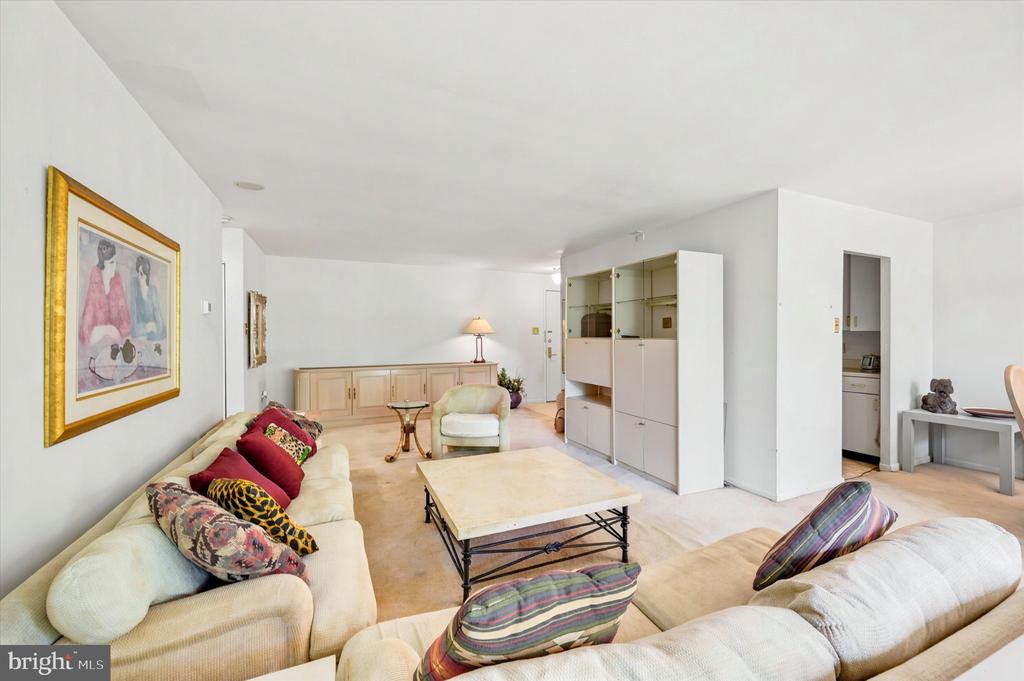 1637 OAKWOOD DRIVE CONDO 321