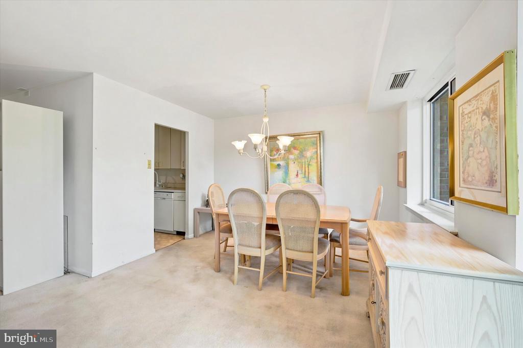 1637 OAKWOOD DRIVE CONDO 321