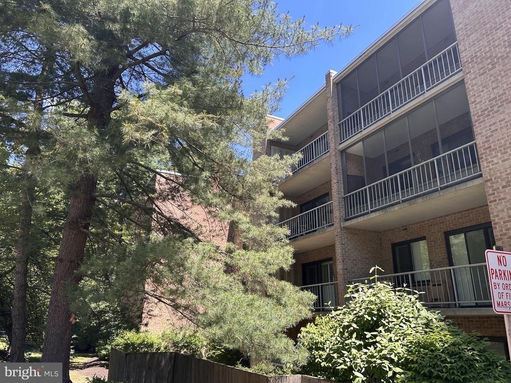 1637 OAKWOOD DRIVE CONDO 321