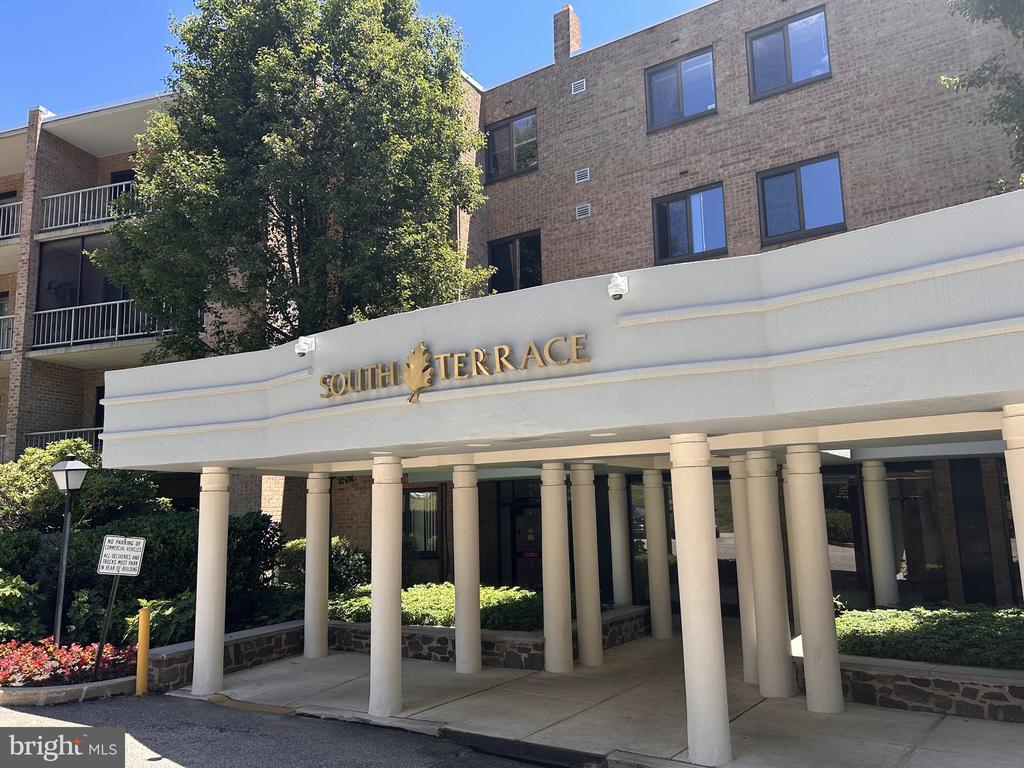 1637 OAKWOOD DRIVE CONDO 321