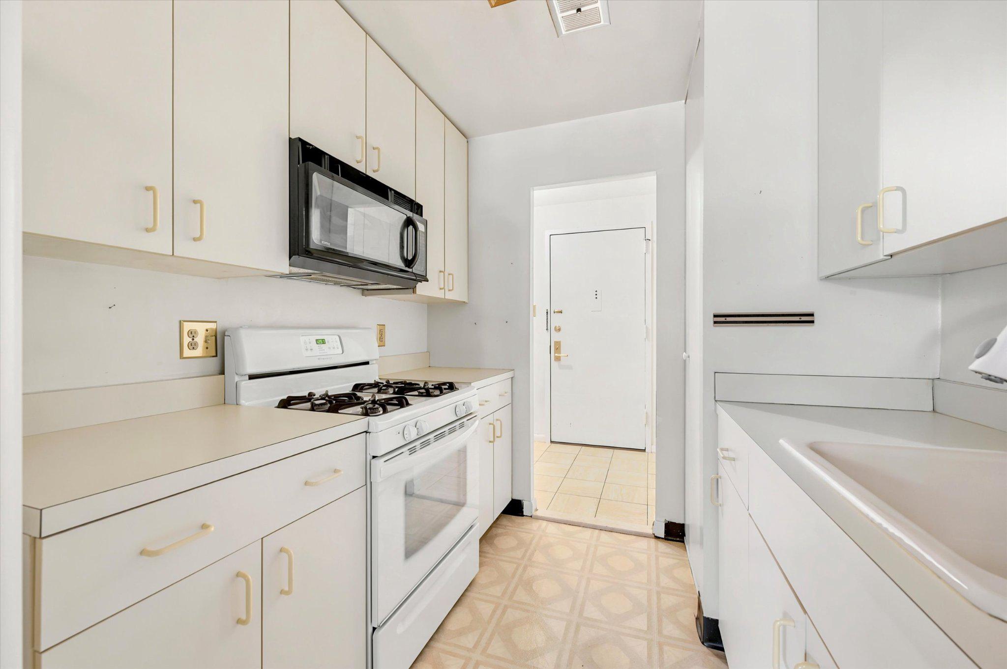 1637 OAKWOOD DRIVE CONDO 321