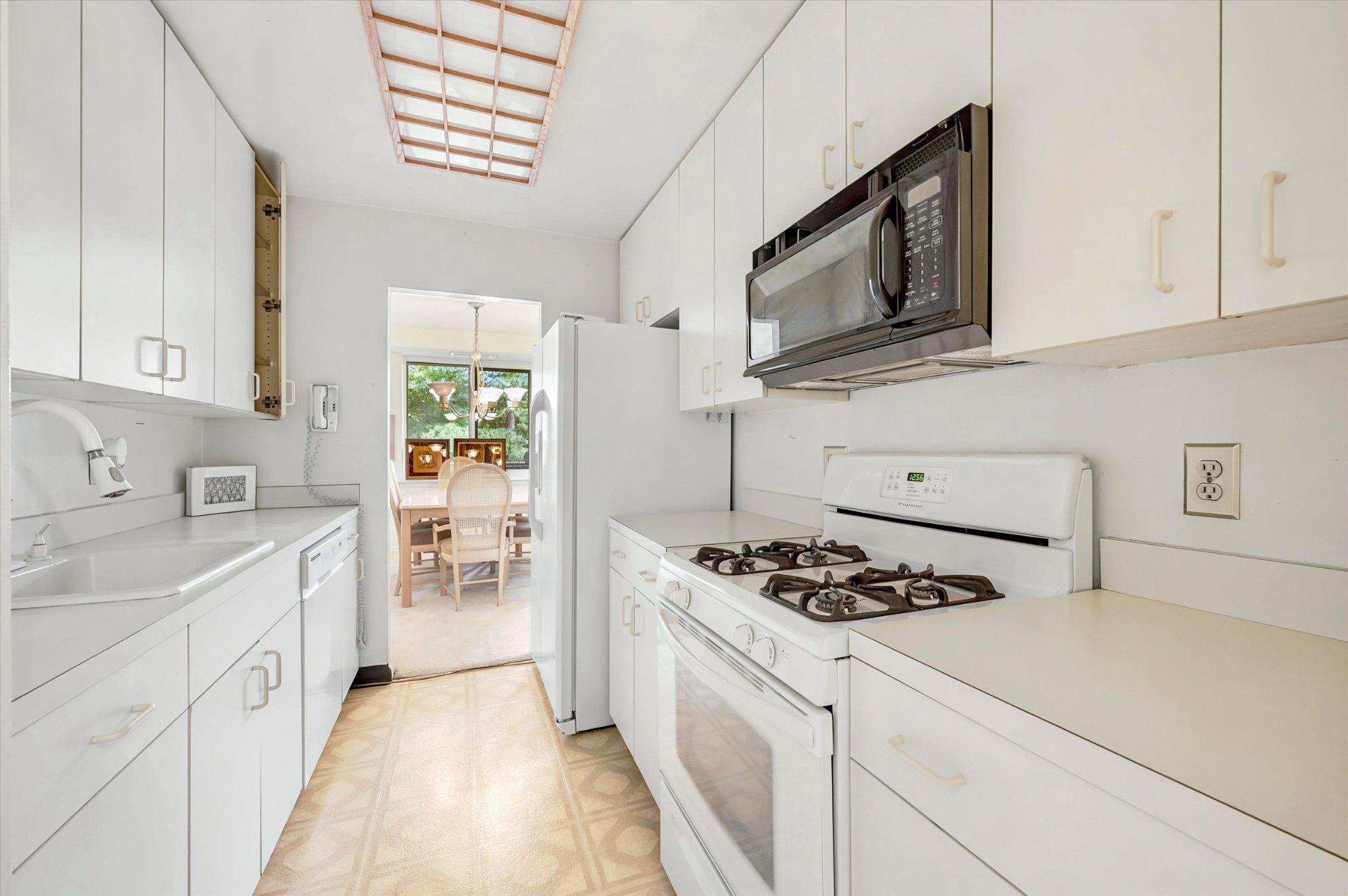 1637 OAKWOOD DRIVE CONDO 321