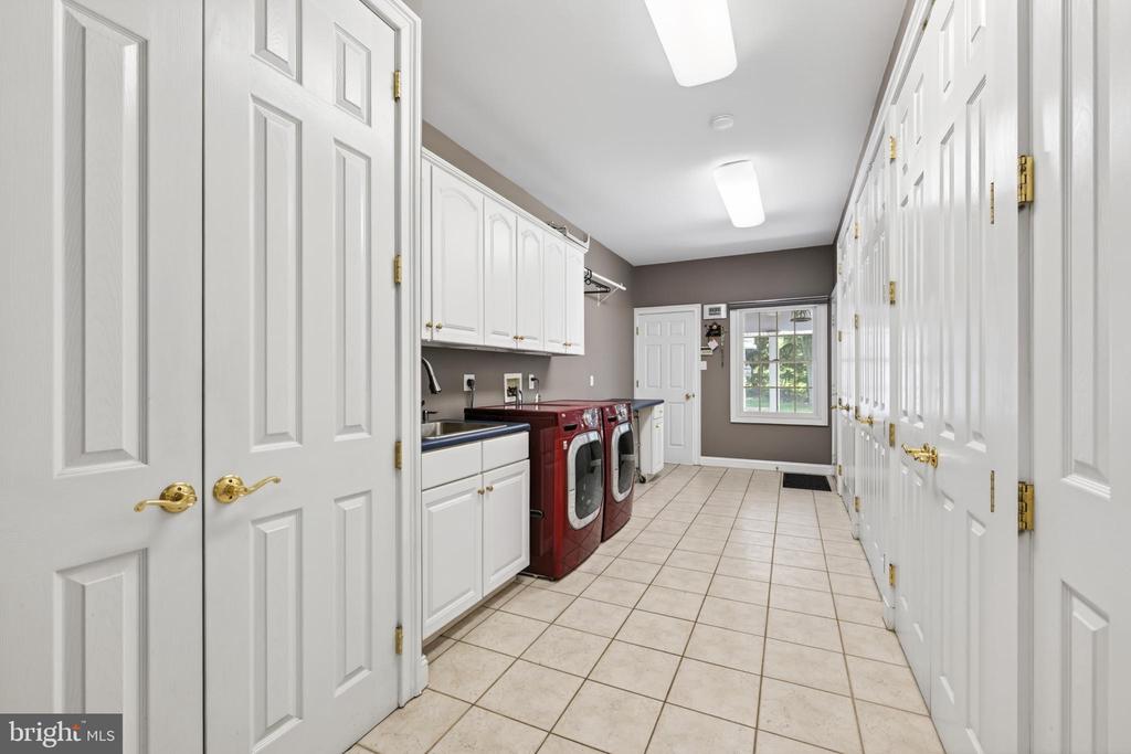 1203 SLOUGH DRIVE