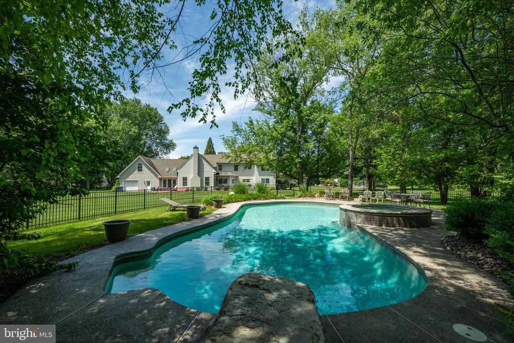 1203 SLOUGH DRIVE