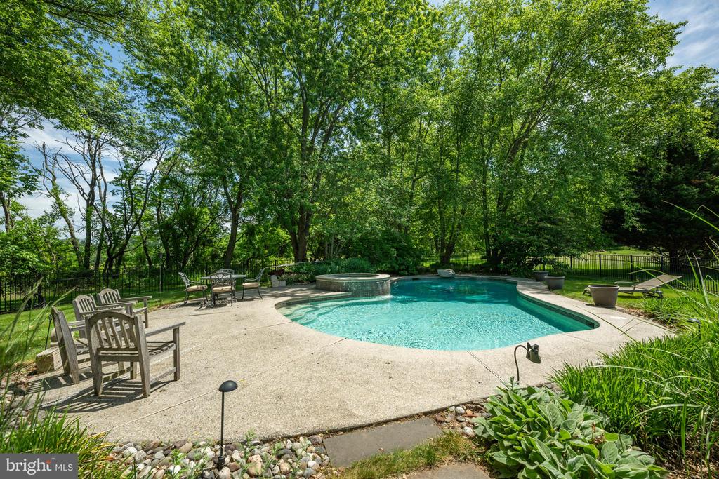 1203 SLOUGH DRIVE