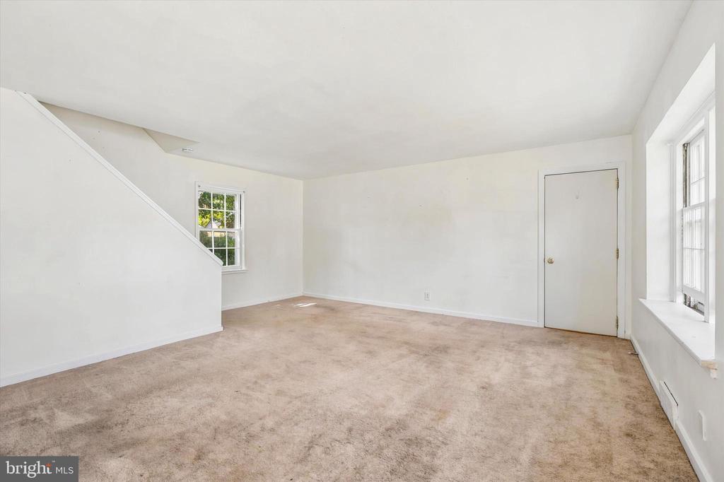 421 N WARMINSTER ROAD