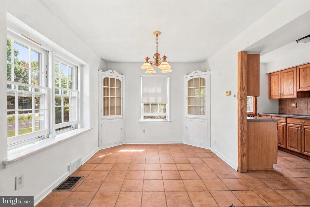 421 N WARMINSTER ROAD
