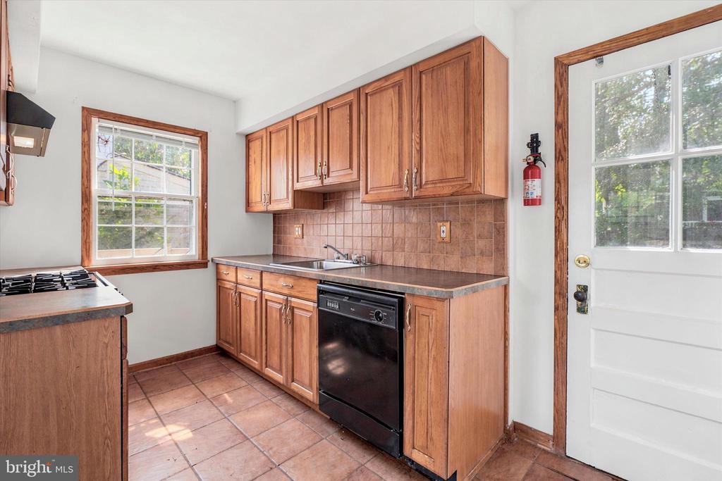 421 N WARMINSTER ROAD