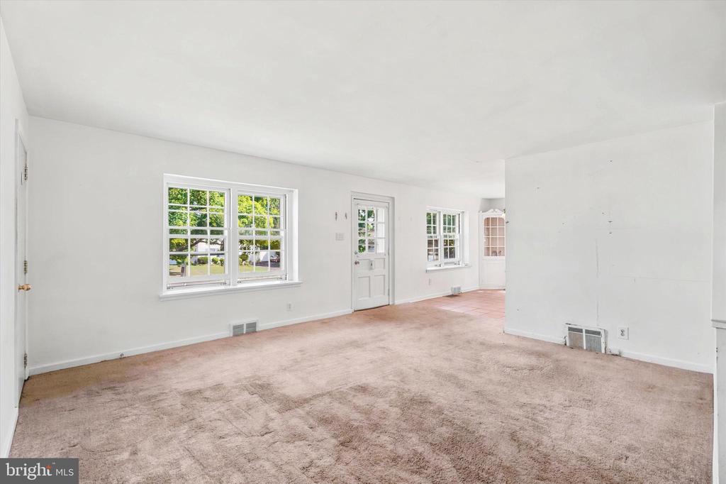 421 N WARMINSTER ROAD
