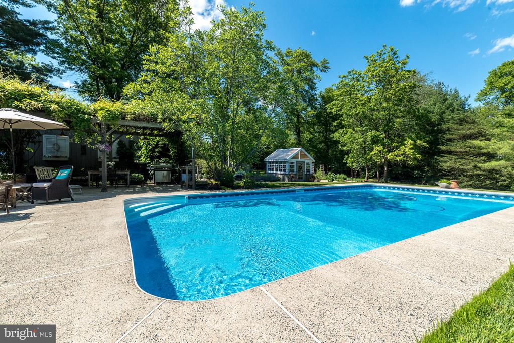 1047 COWPATH ROAD