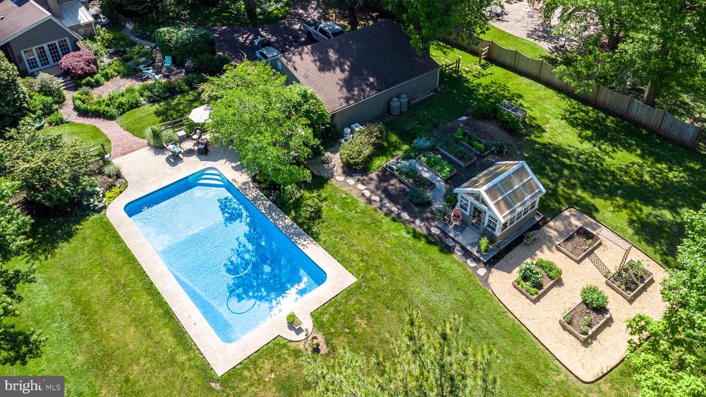 1047 COWPATH ROAD