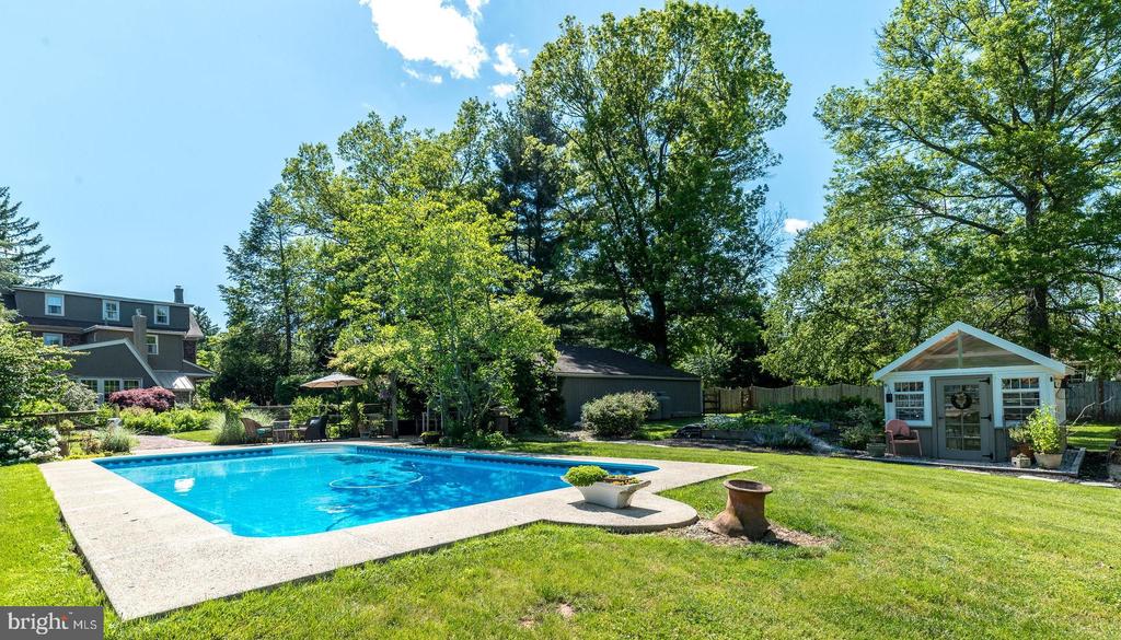 1047 COWPATH ROAD