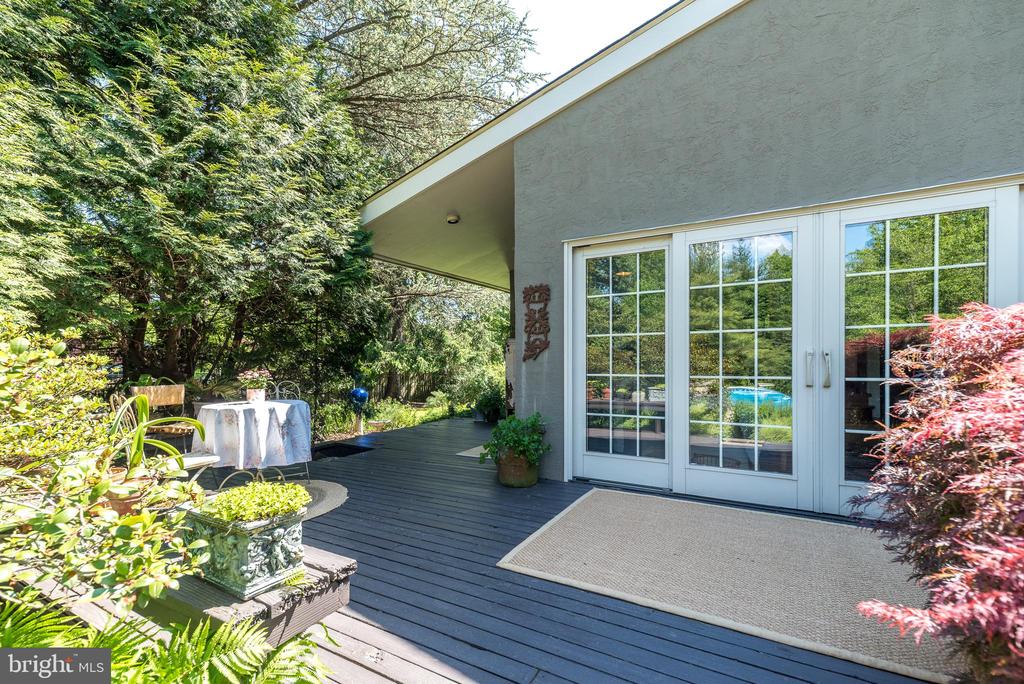 1047 COWPATH ROAD