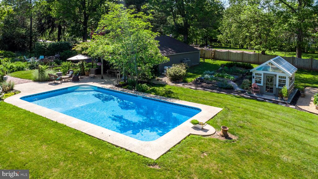 1047 COWPATH ROAD