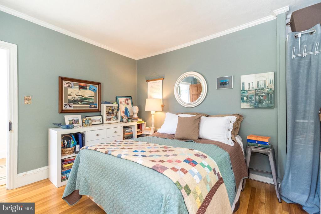 1047 COWPATH ROAD