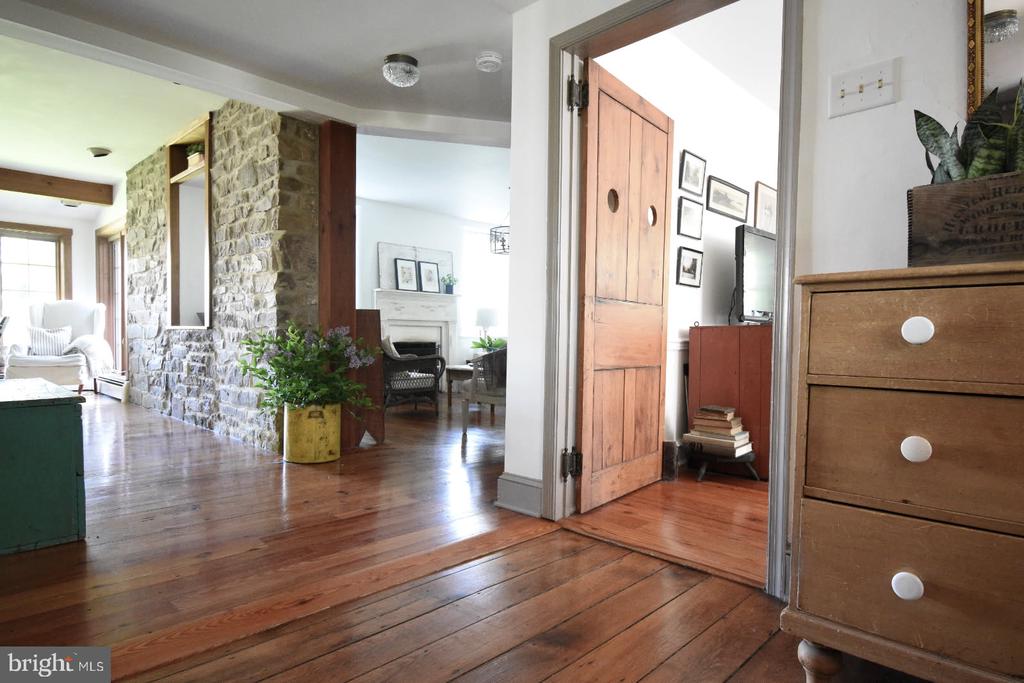1047 COWPATH ROAD