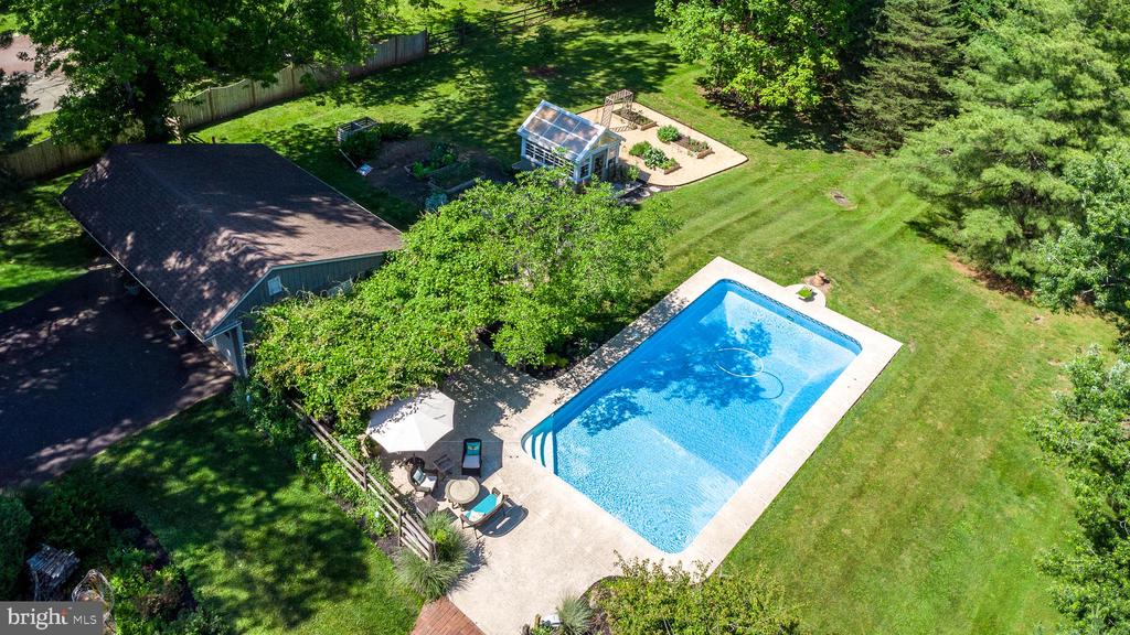 1047 COWPATH ROAD