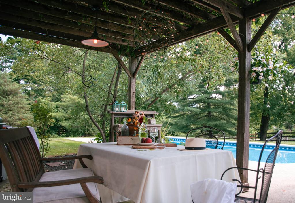 1047 COWPATH ROAD