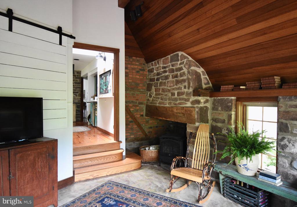 1047 COWPATH ROAD