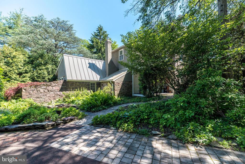 1047 COWPATH ROAD