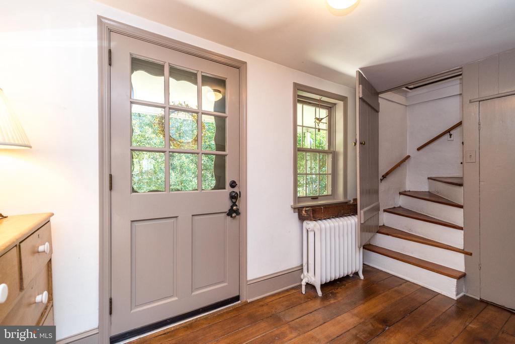 1047 COWPATH ROAD