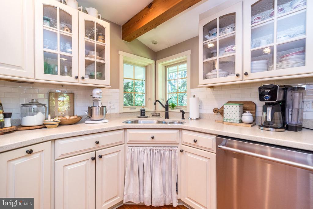 1047 COWPATH ROAD