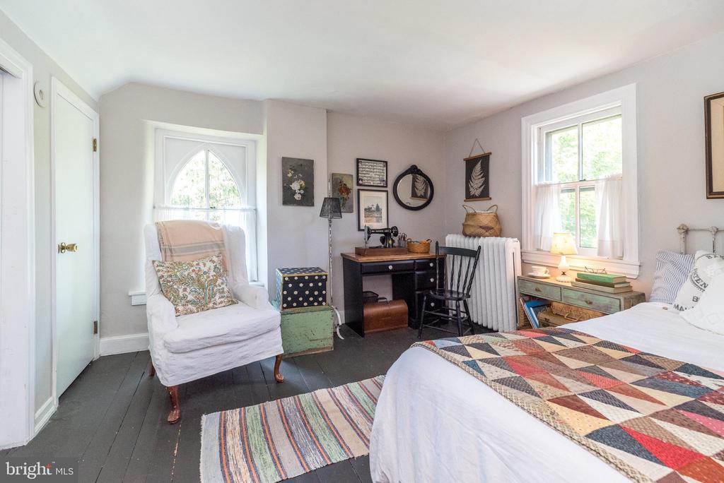 1047 COWPATH ROAD