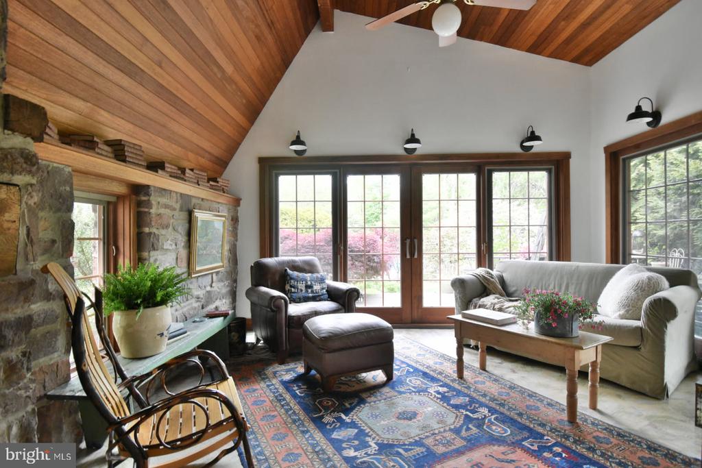1047 COWPATH ROAD