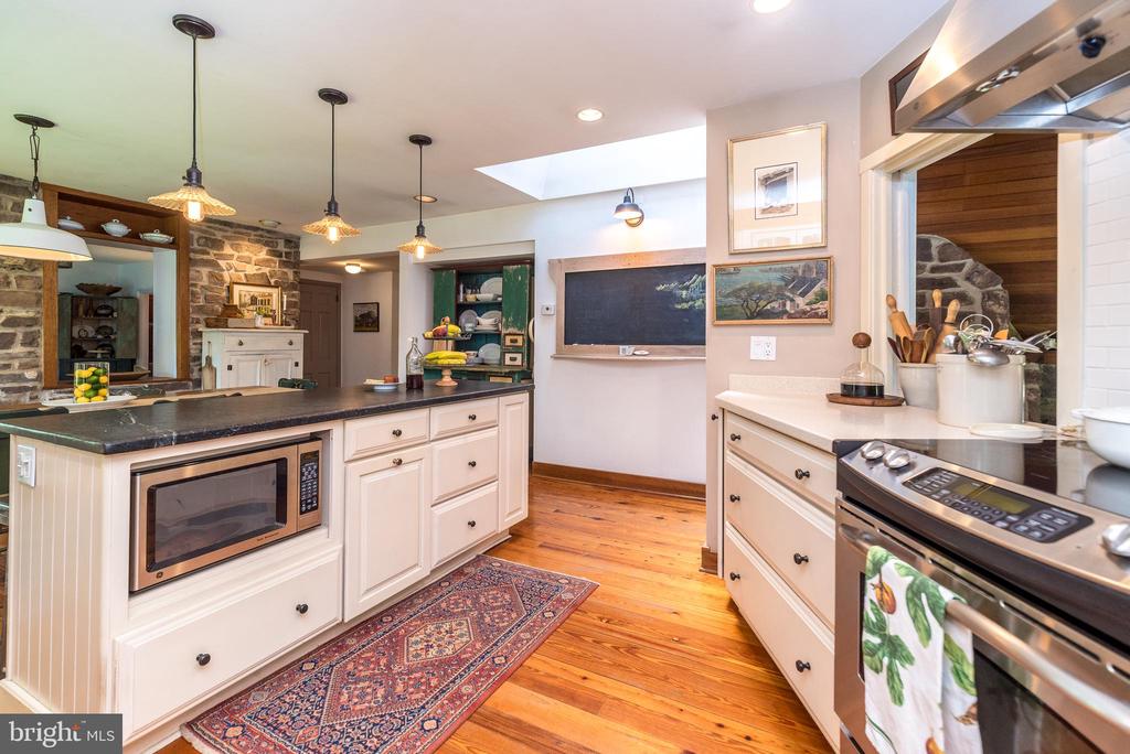 1047 COWPATH ROAD