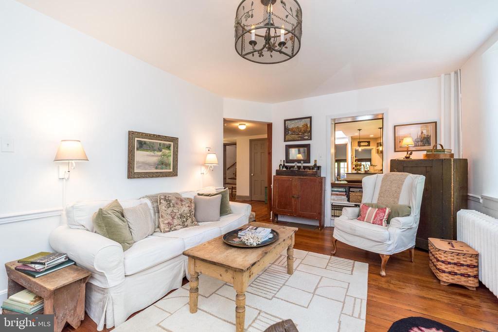 1047 COWPATH ROAD