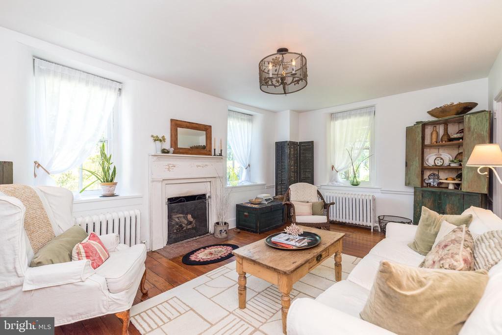 1047 COWPATH ROAD