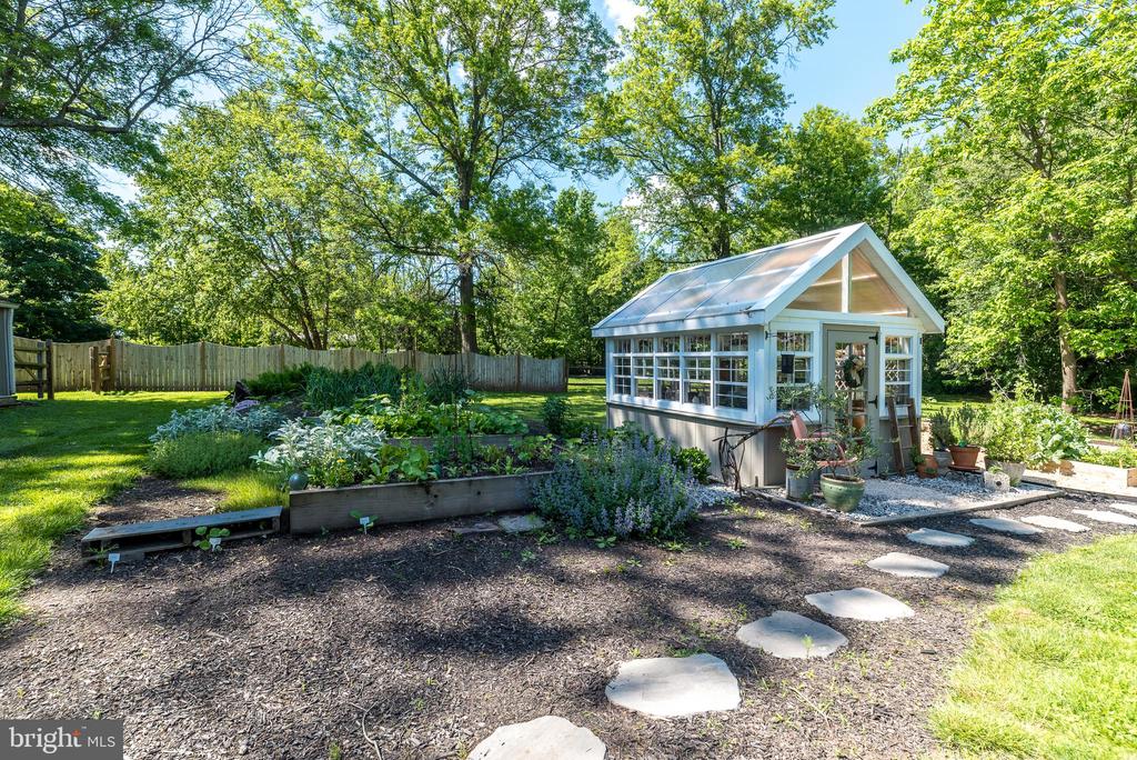 1047 COWPATH ROAD